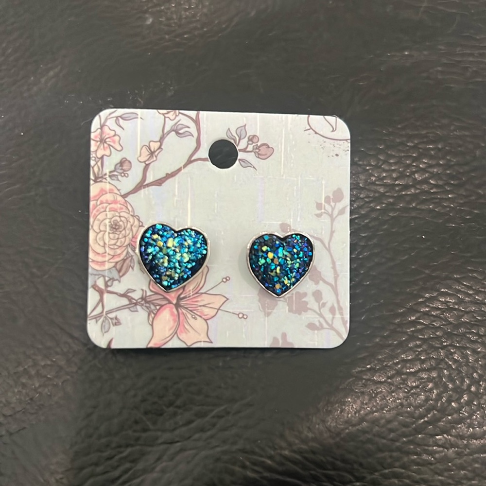 Faux druzy heart studs, NWT